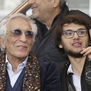Les deux célèbres ex célébraient ce jour-là l'anniversaire de leur fils Jules. 

Gérard Darmon et son fils Jules (enfant de Mathilda May) - People au match Psg-Marseille au Parc des Princes à Paris le 4 octobre 2015. Marc Ausset Lacroix / Bestimage