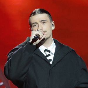 Pierre Garnier, vainqueur de la Star Academy 11, est actuellement en pleine tournée des festivals et partage son quotidien via des vlogs sur YouTube. 

Pierre Garnier - Cérémonie de la 40ème édition des Victoires de la Musique à la Seine Musicale à Boulogne-Billancourt, France © Coadic Guirec/Bestimage