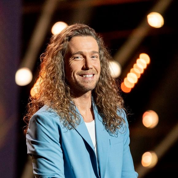 Julien Doré à l'enregistrement de l'émission "La fête de la chanson française" à Paris, présentée par Laury Thilleman et André Manoukian, et diffusée le 20 décembre sur France 3. Crédit Pierre Perusseau / Bestimage