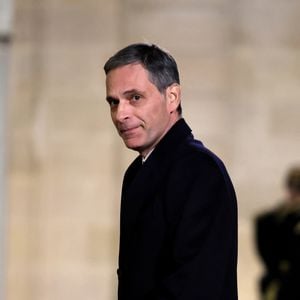 Aujourd'hui, le richissime entrepreneur de 55 ans aurait en tête le casting qu"il veut allouer à sa chaîne : "l’homme d’affaires Rodolphe Saadé, qui vient de racheter BFMTV, a rencontré à plusieurs reprises le visage emblématique de France Inter et de France 2, originaire comme lui du Liban".

Rodolphe Saadé - Dîner d'Etat en l'honneur de Bola Tinubu, Président de la République fédérale du Nigéria et de sa femme Oluremi Tinubu  au Palais de l'Elysée à Paris le 28 Novembre 2024. © Dominique Jacovides/Bestimage