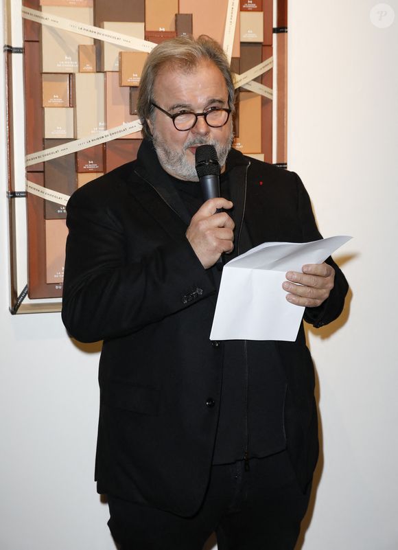 Pour ses assaisonnements, il choisit une huile d'olive corse du domaine Oltremonti.

Exclusif - Pierre Hermé lors de la vente aux enchères caritative au profit de l'association BAB Charity à Paris pour aider les enfants atteints de leucémie chez Artcurial à Paris le 1er décembre 2025.
© Marc Ausset-Lacroix / Bestimage
