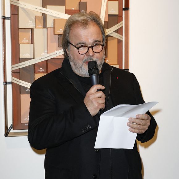 Pour ses assaisonnements, il choisit une huile d'olive corse du domaine Oltremonti.

Exclusif - Pierre Hermé lors de la vente aux enchères caritative au profit de l'association BAB Charity à Paris pour aider les enfants atteints de leucémie chez Artcurial à Paris le 1er décembre 2025.
© Marc Ausset-Lacroix / Bestimage