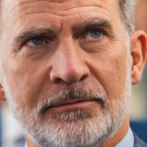 Le roi Felipe VI est apparu aux côtés d'une autre femme !

Le roi Felipe VI, à La Toja, en Espagne, lors de l'inauguration du Forum La Toja. Europa Press / Bestimage
