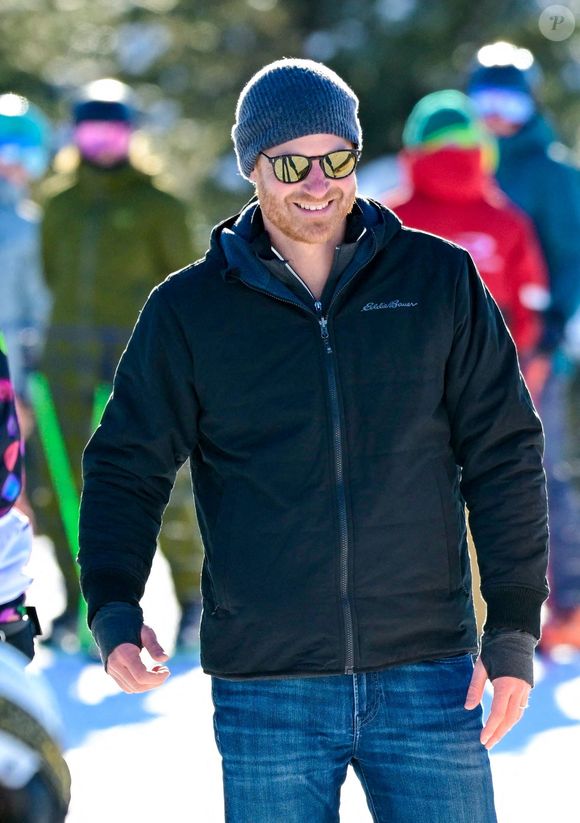Le prince Harry, duc de Sussex et Meghan Markle, duchesse de Sussex, en visite au camp d'entrainement des athlètes des Invictus Games 2024 à Whistler en Colombie Britannique, le 14 février 2024.

Photo : Backgrid USA / Bestimage