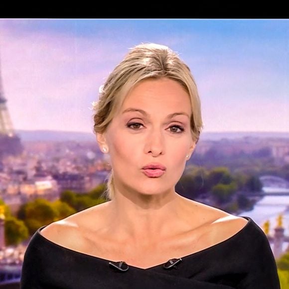 Audrey Crespo-Mara a fait son retour ce soir (25/07/2025) au JT de 20h de TF1 une semaine après les obsèques de son mari Thierry Ardisson. © Capture TV via Bestimage