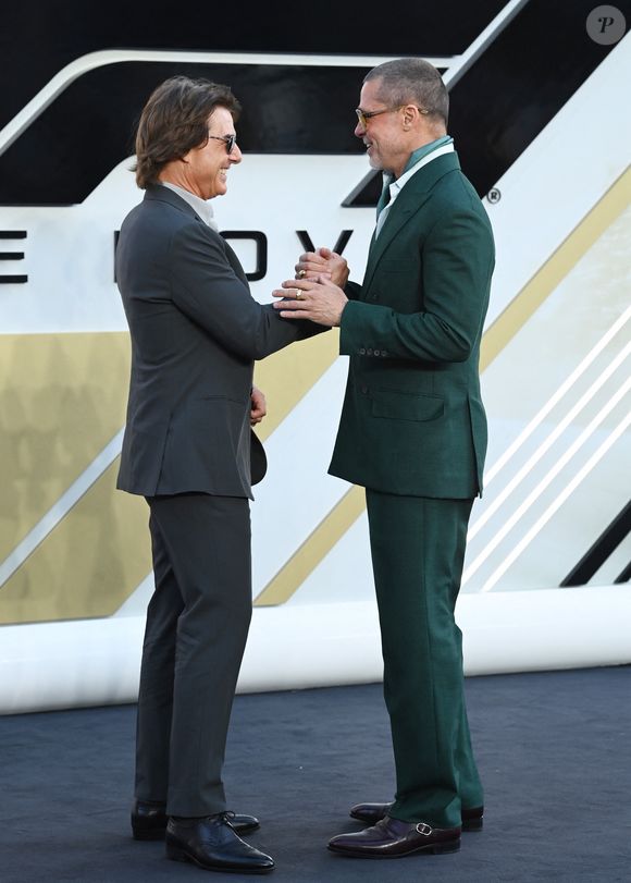 Brad Pitt et Tom Cruise à la première européenne du film F1 au Cineworld de Leicester Square à Londres, le 23 juin 2025. 

Photo : Justin Goff / GoffPhotos / Bestimage