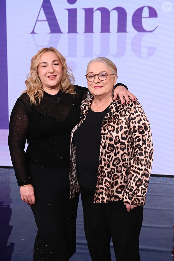 Dans C à vous sur France 5, la comédienne a avoué qu'elle aurait préféré voir sa fille Marilou Berry figurer sur la liste des nommés.

Exclusif - Josiane Balasko et sa fille Marilou Berry en backstage de l'enregistrement de l'émission "Famille je vous aime" présentée par M.Drucker.

© Gaffiot-Perusseau/Bestimage