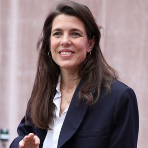 Charlotte Casiraghi assiste au 5e Festival du livre de Paris au Grand Palais à Paris, en France, le 17 avril 2026. 

© Denis Guignebourg/Bestimage