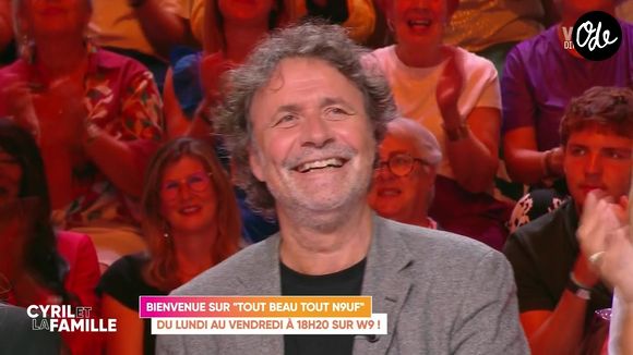 Christophe Carrière fait partie des nouvelles recrues de la saison 2 de "Tout beau, tout neuf". Il était présent lors de la première ce lundi 31 août 2026.

Capture d'écran TBT9 / W9