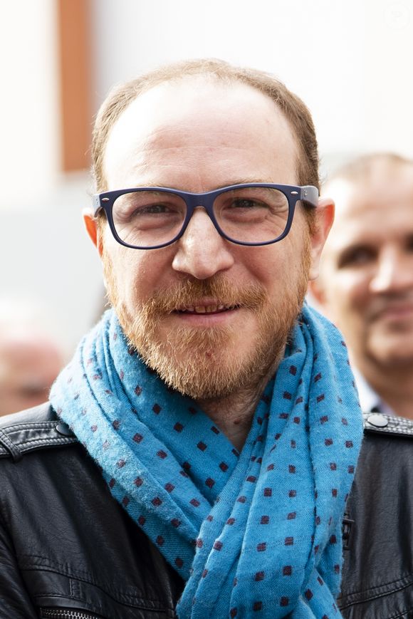 Sarah y a lancé Food’Amour, une boutique de street-food proposant des plats faits maison avec des produits locaux.

Exclusif - Marius Colucci - La ville de Montrouge rend hommage à Coluche lors de l'inauguration d'une plaque à l'adresse ou il a grandi, au 5 avenue Emile Boutroux juste derrière la place Emile Cresp, Montrouge le 19 juin 2019.  La sculpture de sa salopette qui a été inaugurée en 2011 fait peau neuve puisque son sculpteur l’a rénové. © Pierre Perusseau/Bestimage