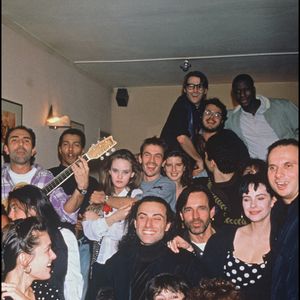 Il raconte : "Non, moi, je ne vais certainement pas tomber amoureux de Vanessa Paradis. Elle se tient, bancale, au bord de ses 16 ans, et je viens d'attaquer gaillardement ma 27ème année. Ce sera le rôle du grand-frère.".

Vanessa Paradis et Florent Pagny en soirée à Paris
BALDINI / BESTIMAGE