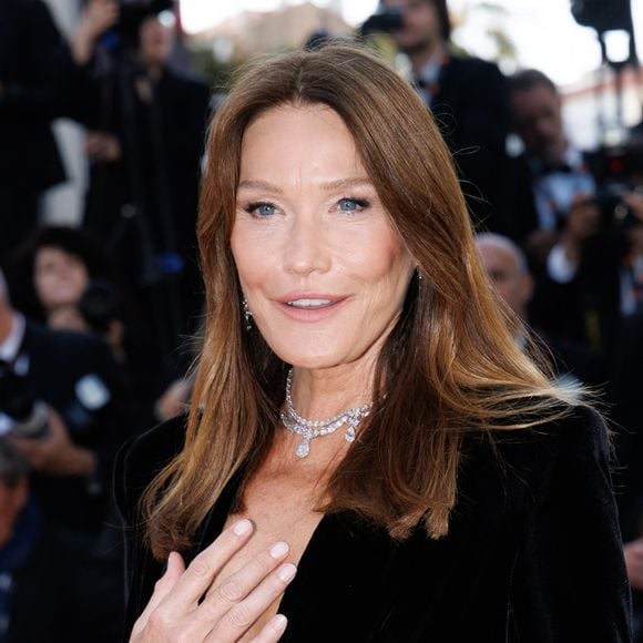 Carla Bruni Sarkozy - Montée des marches du film " Fjord " lors du 79ème Festival International du Film de Cannes, le 18 mai 2026. © Jacovides-Moreau / Bestimage