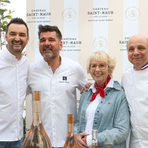 Info - Mercotte (Jacqueline Mercorelli) quitte l'émission "Le Meilleur Pâtissier" (M6) à l'issue de la 14ème saison - Les Chefs à Saint-Tropez fêtent les producteurs 2025 - Les chefs Cyril Lignac, Sébastien Bouillet, Mercotte et le chef Eric Briffard sur la place des Lices à Saint-Tropez, le 3 mai 2025. ©Jean-Marc Lhomer / Bestimage.