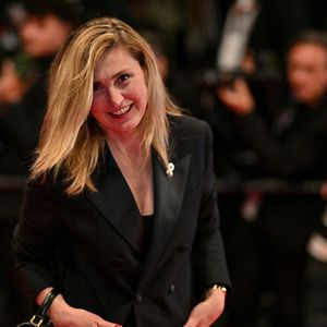 Julie Gayet assiste à la projection de Sentimental Value au 78ème Festival de Cannes à Cannes, France, le 21 mai 2025. Photo par Julien Reynaud/APS-Medias/ABACAPRESS.COM