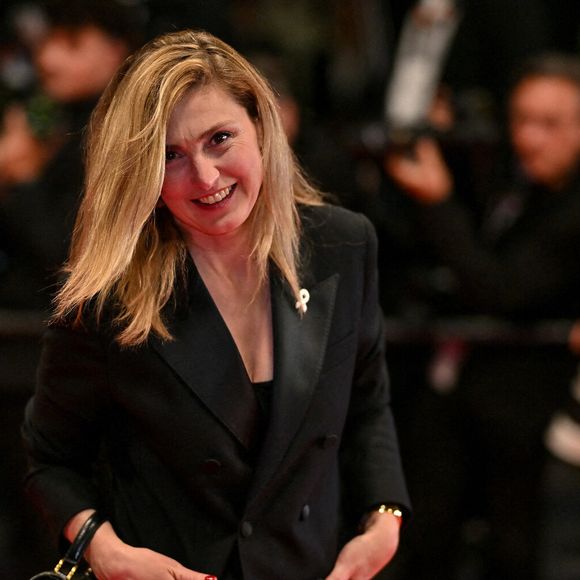 Julie Gayet assiste à la projection de Sentimental Value au 78ème Festival de Cannes à Cannes, France, le 21 mai 2025. Photo par Julien Reynaud/APS-Medias/ABACAPRESS.COM