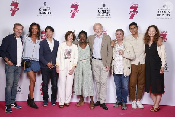 Exclusif - Jérôme Anthony, Karine Le Marchand, Guillaume Charles (DG programmes M6), Nathalie Renoux, Claudia Mongumu, Thomas Valentin (Vice-Président du directoire M6), Frédéric Bouraly, Ryad Baxxet Catherine Schofer (DG Téva et Paris Première) - Soirée "Télé 7 Jours Summer Party" au restaurant "Monsieur Bleu" à Paris le 14 juin 2022. © Christophe Aubert via Bestimage