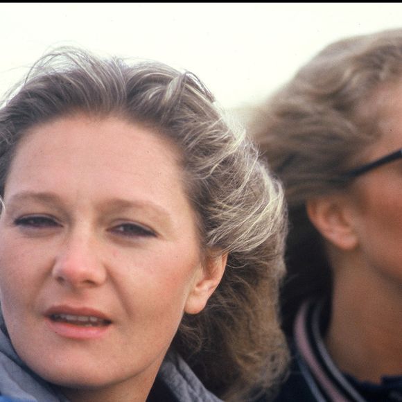 Marie-Caroline et Marine Le Pen à La Trinité sur mer en 1987.
