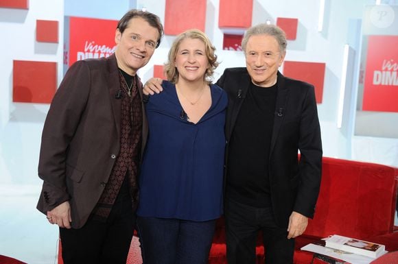 Exclusif - Bénabar, Stéphanie Le Quellec et Michel Drucker lors de l'enregistrement de l'émission "Vivement dimanche" au studio Rive Gauche, présentée par M. Drucker avec une diffusion sur France 3 le 1er février 2026. © Guillaume Gaffiot/Bestimage