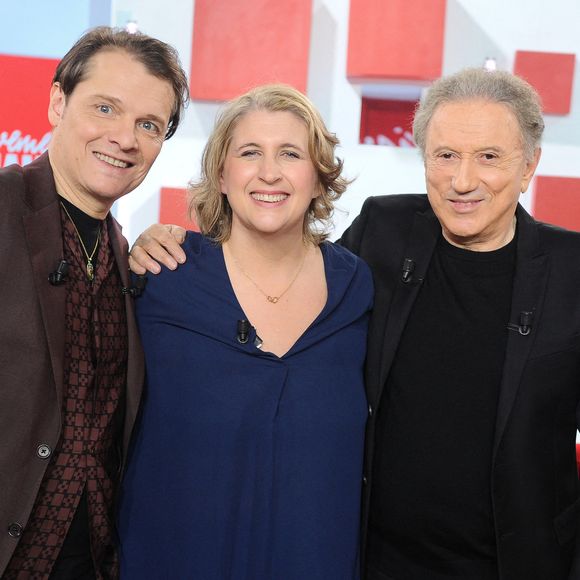 Exclusif - Bénabar, Stéphanie Le Quellec et Michel Drucker lors de l'enregistrement de l'émission "Vivement dimanche" au studio Rive Gauche, présentée par M. Drucker avec une diffusion sur France 3 le 1er février 2026. © Guillaume Gaffiot/Bestimage