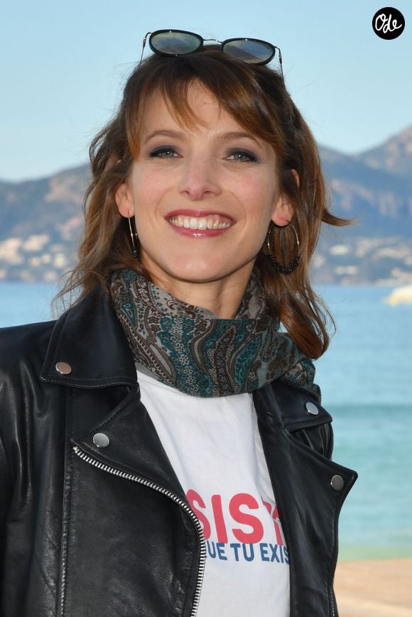 Elodie Varlet de la série "Plus Belle La Vie" sur la croisette lors de la 2ème édition du "Canneseries" à Cannes, France, le 7 avril 2019.

© Bruno Bébert/Bestimage