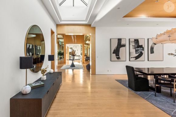 Exclusif - La nouvelle villa de Kanye West à Beverly Hills. Kanye a finalisé l'achat hors marché pour 35 millions de dollars. La propriété de style méditerranéen comprend environ 1900 m2 d'espace habitable, des jardins privés et des vues panoramiques sur la ville. Los Angeles, le 15 décembre 2024.