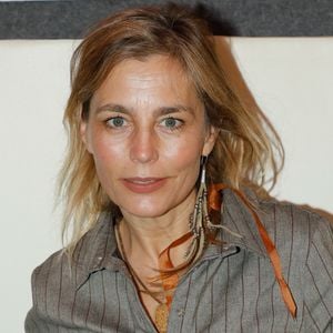 Au début, l'acteur n'a pas vu d'un bon oeil le remplacement de Mathilda May par Sophie Duez.

Sophie Duez - Avant-première du film 'Marcher sur l'eau", premier long métrage cinéma réalisé par A. Maïga au Mk2 Odéon à Paris, France, le 8 novembre 2021. © Christophe Clovis/Bestimage