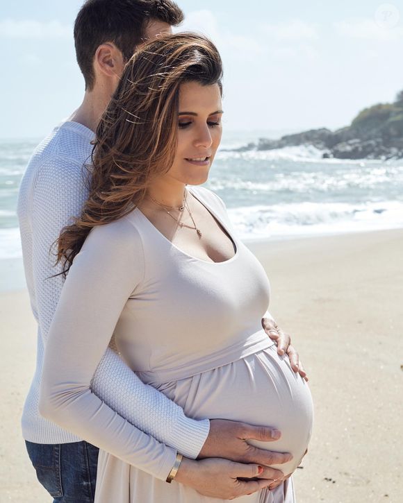Karine Ferri et Yoann Gourcuff sont les parents de 3 enfants

Karine Ferri enceinte de sa fille Sasha, pose avec son mari Yoann Gourcuff. Photo publiée sur Instagram en mai 2023.
