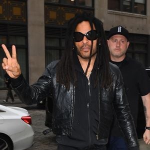 "J’étais fou amoureux d’elle, mais j’avais alors beaucoup de mal à gérer certains démons", déclarait la rockstar à l'hebdomadaire.

New York, NY  - EXCLUSIVE  - Lenny Kravitz arrive au Beefbar de New York pour dîner © Backgrid USA Bestimage