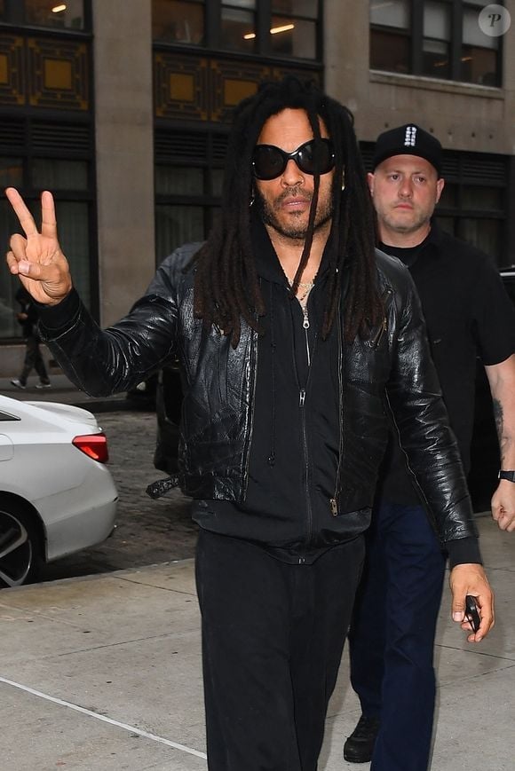 "J’étais fou amoureux d’elle, mais j’avais alors beaucoup de mal à gérer certains démons", déclarait la rockstar à l'hebdomadaire.

New York, NY  - EXCLUSIVE  - Lenny Kravitz arrive au Beefbar de New York pour dîner © Backgrid USA Bestimage