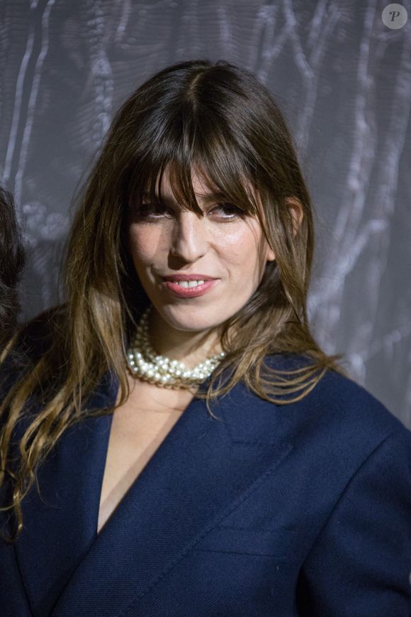 "Proud mama" a commenté sa mère sur les réseaux sociaux. 

Lou Doillon participe au Photocall 'Maison Ruinart X Eva Jospin' au Carreau du Temple le 09 mars 2023 à Paris, France. Photo by Nasser Berzane/ABACAPRESS.COM