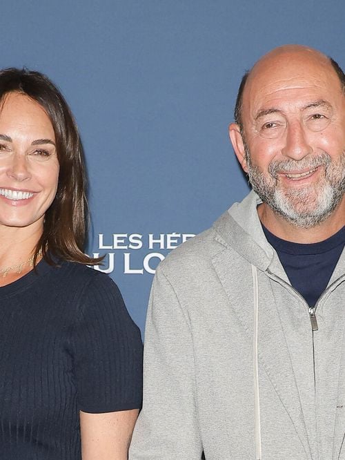 Loin de leur maison en Saône-et-Loire, Julia Vignali et Kad Merad, plus amoureux que jamais, font une apparition remarquée
