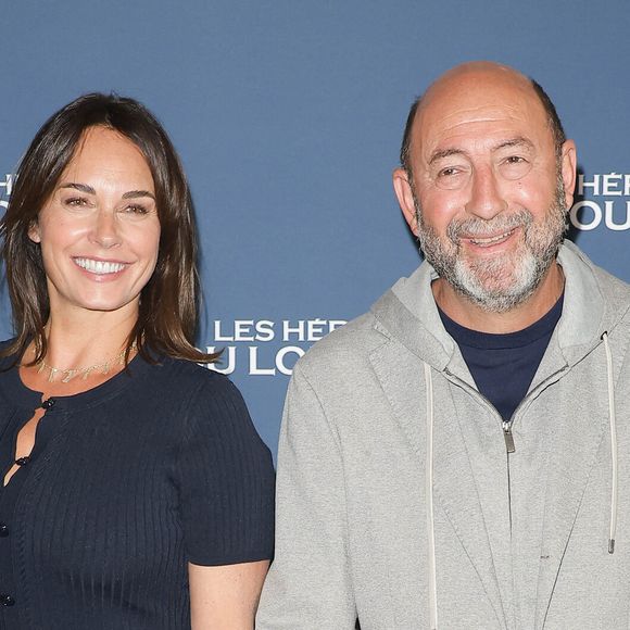 Kad Merad et Julia Vignali sont toujours aussi amoureux après bientôt quatre ans de mariage.

Kad Merad et sa femme Julia Vignali - Avant-première du film "Les héros du Louvre" au cinema L'Arlequin à Paris. © Coadic Guirec/Bestimage