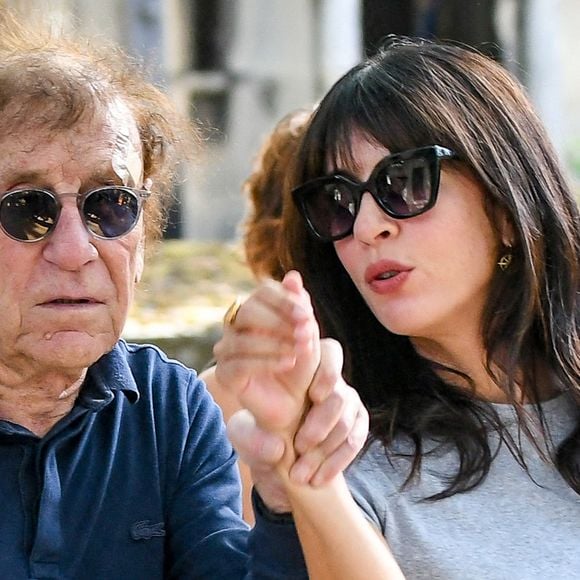 Alain Souchon et Nolwenn Leroy aux arrivées des obsèques de Catherine Ringer, la chanteuse des Rita Mitsouko, au cimetière de Montmartre, dans le 18ème arrondissement de Paris, France, le 19 septembre 2026. © Bestimage