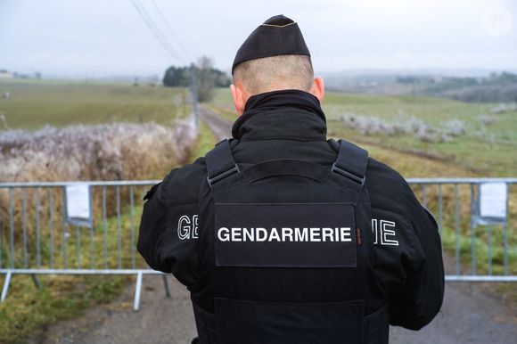 Gendarmerie mobile à l'entrée de la zone sécurisée de la route qui mène au hameau de Cagnac Les Mines. Ferme du Jubillar, nouvelles fouilles menées dans le Tarn depuis le 17 janvier 2022. France, Cagnac-les-Mines, France, le 19 janvier 2022. Photo de Patricia Huchot-Boissier / ABACAPRESS.COM