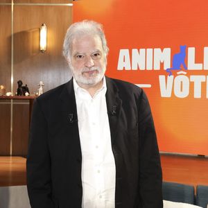 Exclusif - Raphaël Mezrahi, lors de la présentation de l'équipe et du plateau de la nouvelle émission "Animalement Vôtre" présentée par Bernard Montiel et diffusée le dimanche 9 novembre dès 15.45 sur France 3, à Paris, France, le 13 octobre 2025. © Jack Tribeca/Bestimage