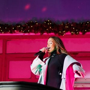 Vitaa lors du lancement des rêveries de Noël au BHV / Marais à Paris le 18 novembre 2025.
© Anne-sophie Guebey / Bestimage