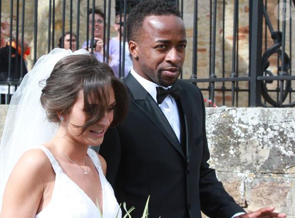 Sydney Govou et sa femme Clémence lors de leur mariage le 18 juin 2011 à Replonges