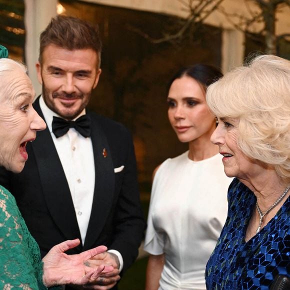 La reine Camilla (à droite) s'entretient avec Dame Helen Mirren et David et Victoria Beckham, lors d'un dîner de célébration de Slow Food au domaine du roi Charles III dans le Gloucestershire, Highgrove House, Tetbury, Gloucestershire. Vendredi 7 février 2025. Photo by Finnbarr Webster/PA Wire/ABACAPRESS.COM