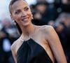 Aujourd'hui, elle s'investit dans des actions caritatives et affirme que venir en aide aux autres l'a aussi aidée à se relever.

Noémie Lenoir - Montée des marches du film « El Ser Querido » lors du 79ème Festival International du Film de Cannes, le 16 mai 2026. © Jacovides-Moreau / Bestimage