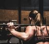 La perte est souvent progressive et silencieuse : on s’aperçoit qu’il devient plus difficile de monter les escaliers, de se relever d’une chaise ou de porter des charges du quotidien.

Sven Mieke/ Unsplash