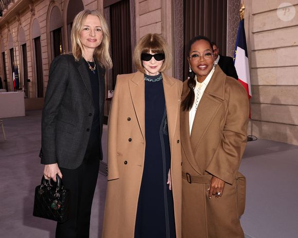 Delphine Arnault, Anna Wintour, Oprah Winfrey - La créatrice S.McCartney est faite Chevalier de la Légion d'honneur par le président français E.Macron au palais de l'Elysée à Paris, le 5 mars 2026, lors de la Fashion Week à Paris. Cette distinction salue son parcours ainsi que son engagement dans l'univers de la création et de la mode.

BFA.com / Backgrid USA / Bestimage