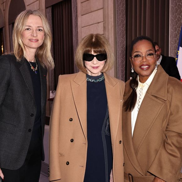 Delphine Arnault, Anna Wintour, Oprah Winfrey - La créatrice S.McCartney est faite Chevalier de la Légion d'honneur par le président français E.Macron au palais de l'Elysée à Paris, le 5 mars 2026, lors de la Fashion Week à Paris. Cette distinction salue son parcours ainsi que son engagement dans l'univers de la création et de la mode.

BFA.com / Backgrid USA / Bestimage