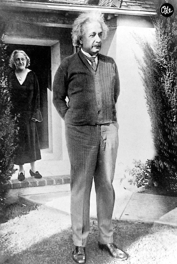 Il aurait encouragé à cultiver la curiosité plutôt que le désintérêt ou le nihilisme.

1er janvier 1930 - Berlin, Allemagne - Le physicien théoricien juif d'origine allemande Albert Einstein, largement considéré comme le scientifique le plus important du XXe siècle et l'un des plus grands physiciens de tous les temps, a réalisé une grande partie de ses travaux remarquables pendant son séjour à l'Office des brevets et pendant son temps libre. Il a joué un rôle de premier plan dans la formulation des théories de la relativité restreinte et de la relativité générale ; il a en outre apporté des contributions significatives à la théorie quantique et à la mécanique statistique.  (Crédit photo : © Keystone Press Agency/ZUMA Press Wire)