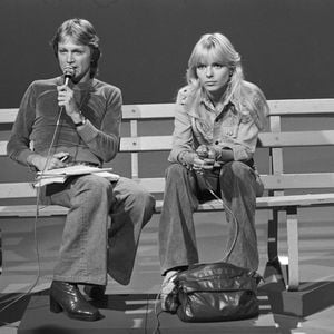 Archives - En France, à Paris, Claude François et France Gall sur un plateau de télévision le 13 septembre 1974.