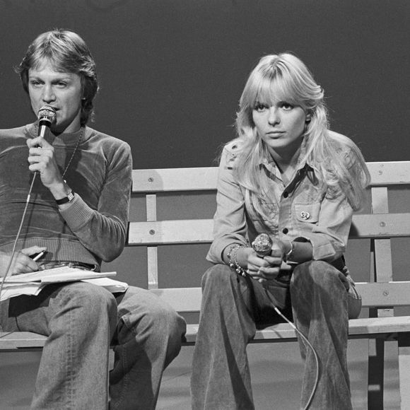 Archives - En France, à Paris, Claude François et France Gall sur un plateau de télévision le 13 septembre 1974.