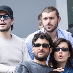 Ils ont assisté à la finale de Roland-Garros mais c'est auprès d'un autre brun qu'elle a profité du match
François Civil, Zacharie Chasseriaud, Karim Leklou, Sacha Abitbol, Adele Exarchopoulos en tribunes lors de la finale messieurs des Internationaux de France de Tennis de Roland Garros 2025 (jour 15), à Paris, France, le 8 juin 2025. © Cyril Moreau/Bestimage