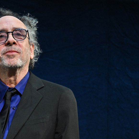 Tim Burton assiste à la cérémonie d'ouverture du 16e Festival du film Lumière à Lyon, en France, le 12 octobre 2024. Photo par Julien Reynaud/APS-Medias/ABACAPRESS.COM