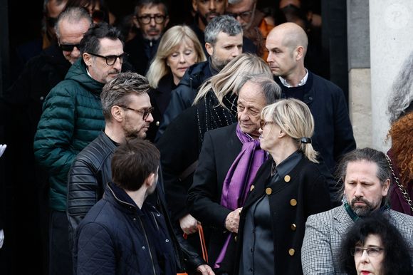 Toute la famille des 3Grosses Têtes3 s'est retrouvée au Père Lachaise pour rendre un dernier hommage à Isabelle Mergault

Jean-Philippe Janssens (Jeanfi Janssens), Chantal Ladesou et son mari Michel Ansault, - lors des obsèques d'Isabelle Mergault à la Coupole du Père-Lachaise à Paris le 30 mars 2026. © Cyril Moreau - Dominique Jacovides / Bestimage