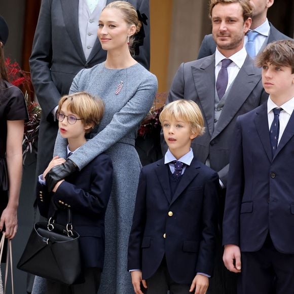 Béatrice Borromeo, leurs enfants Stefano et Francesco, Raphaël Elmaleh - La famille princière monégasque dans la cour d'honneur du palais lors de la la fête nationale à Monaco le 19 novembre 2025. © Dominique Jacovides - Bruno Bebert / Bestimage