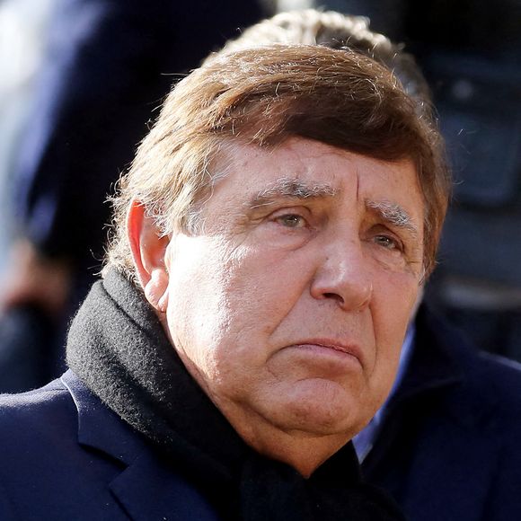 "J'ai commencé à faire le clown. J'ai commencé à m'extérioriser", a ainsi expliqué l'animateur

Jean-Pierre Foucault - Sorties des obsèques de Etienne Mougeotte en l'église Saint-François-Xavier à Paris. Le 13 octobre 2021
© Jacovides-Clovis / Bestimage